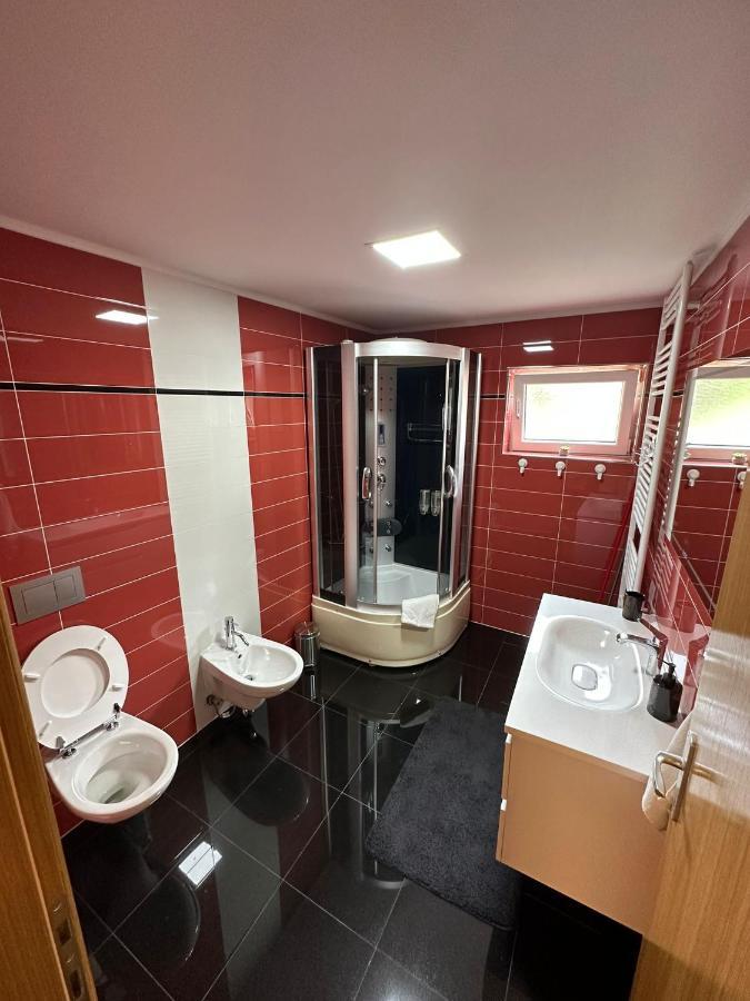 Centar Apartment คาปรินา ภายนอก รูปภาพ