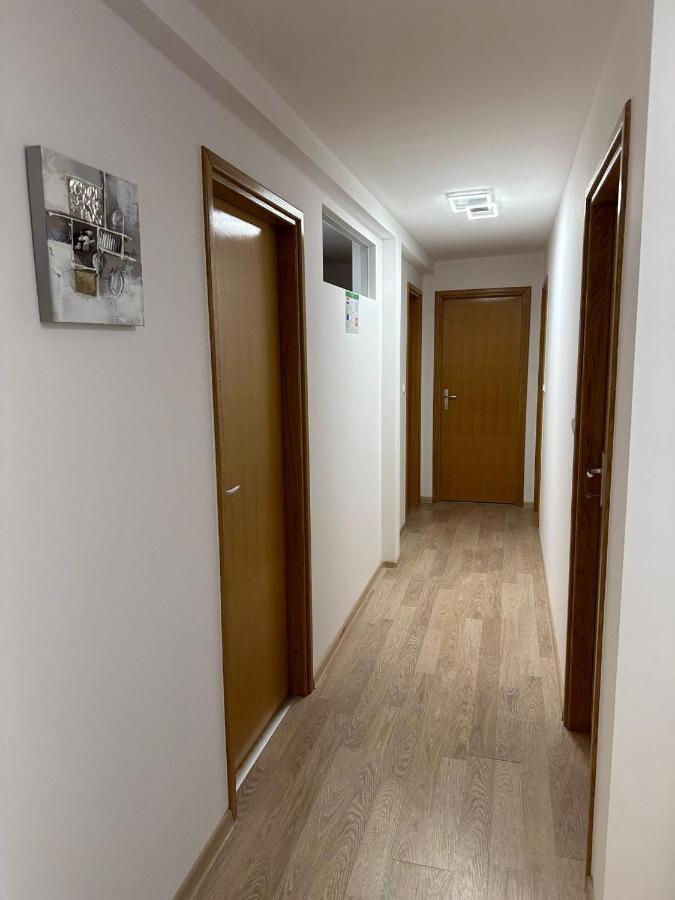 Centar Apartment คาปรินา ภายนอก รูปภาพ
