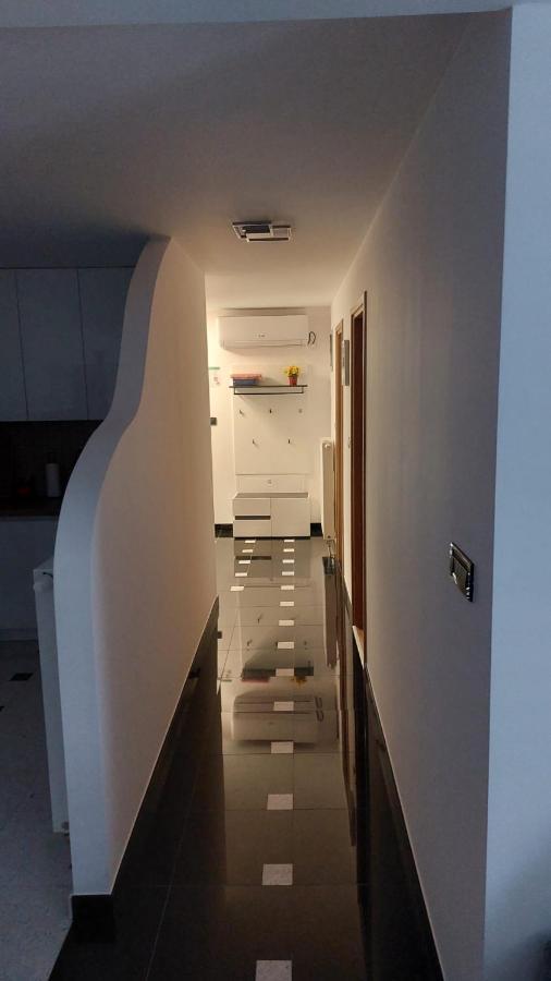 Centar Apartment คาปรินา ภายนอก รูปภาพ