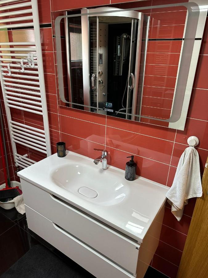 Centar Apartment คาปรินา ภายนอก รูปภาพ