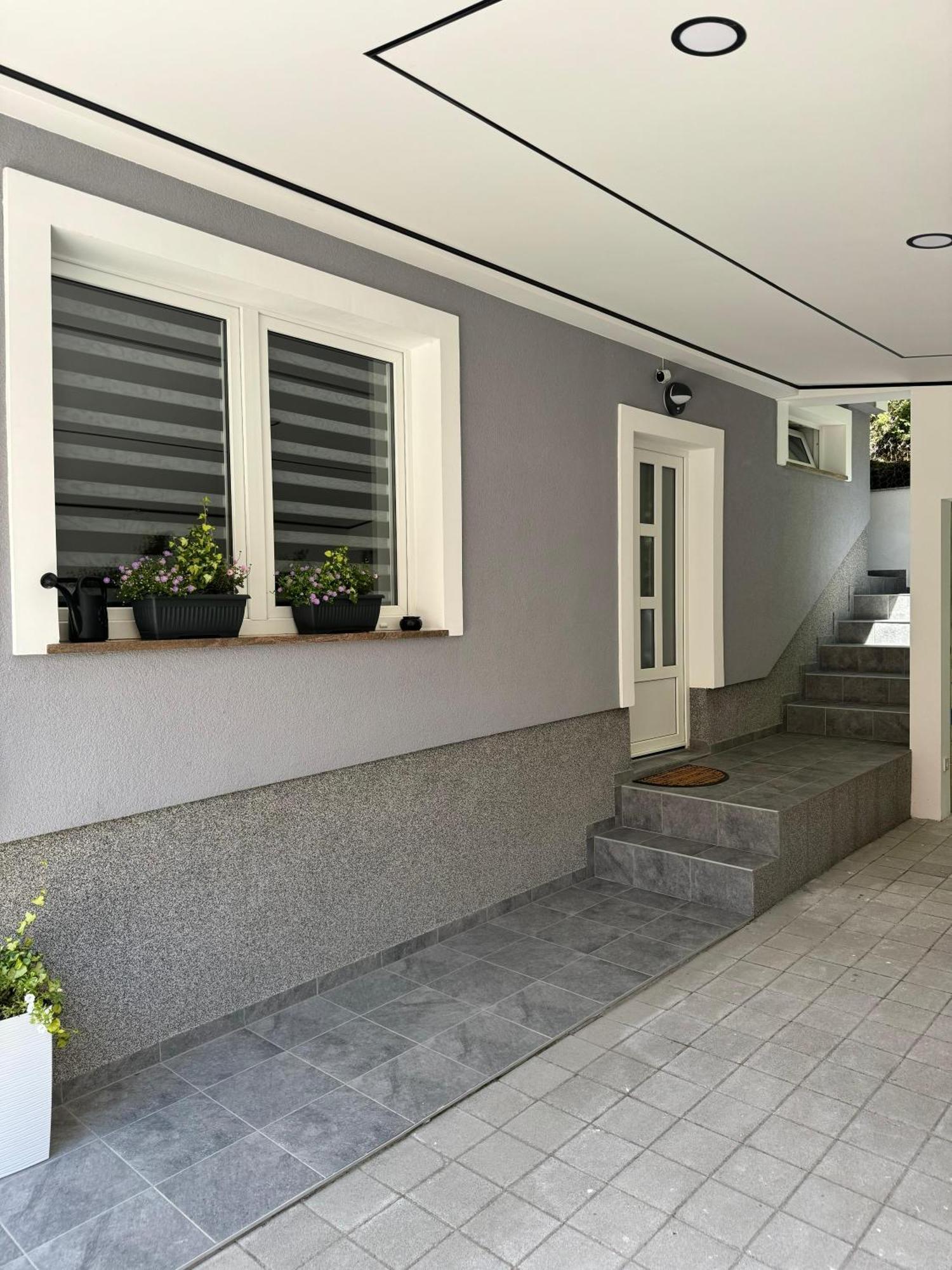Centar Apartment คาปรินา ภายนอก รูปภาพ